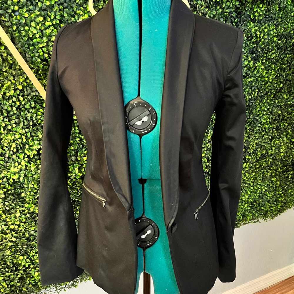 Guess stretch black blazer with zipper details size 4